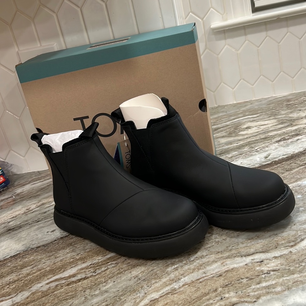 NWT TOMS Boots Alpargata Mallow Chelsea Size 8 / 8.5